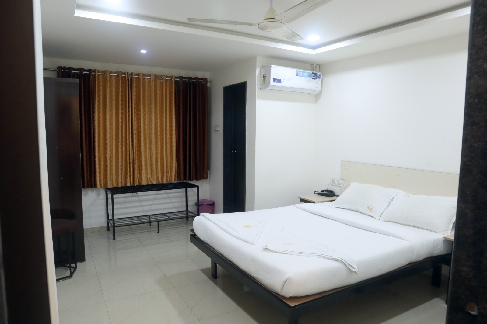 Deluxe Ac Room